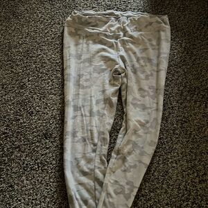 Soft army print tights